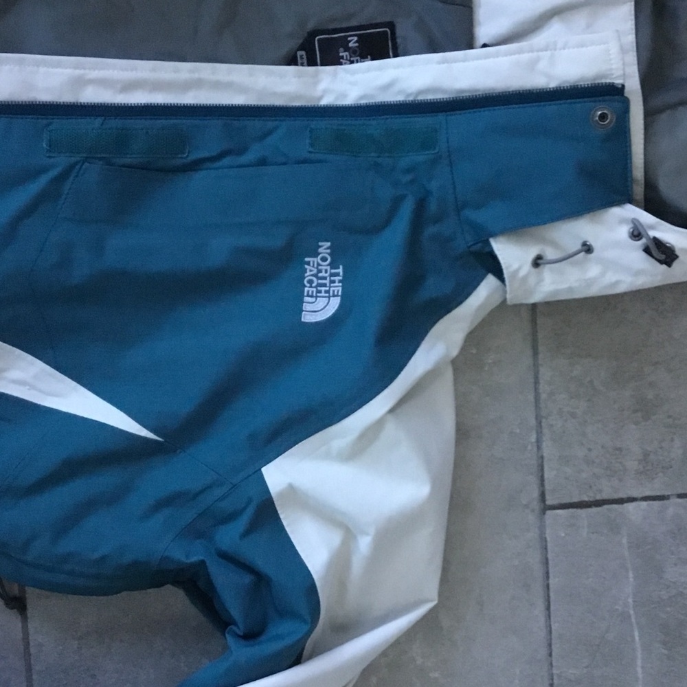 The North Face Hyvent Jacket with removable hood- size M - Picture 4 of 15